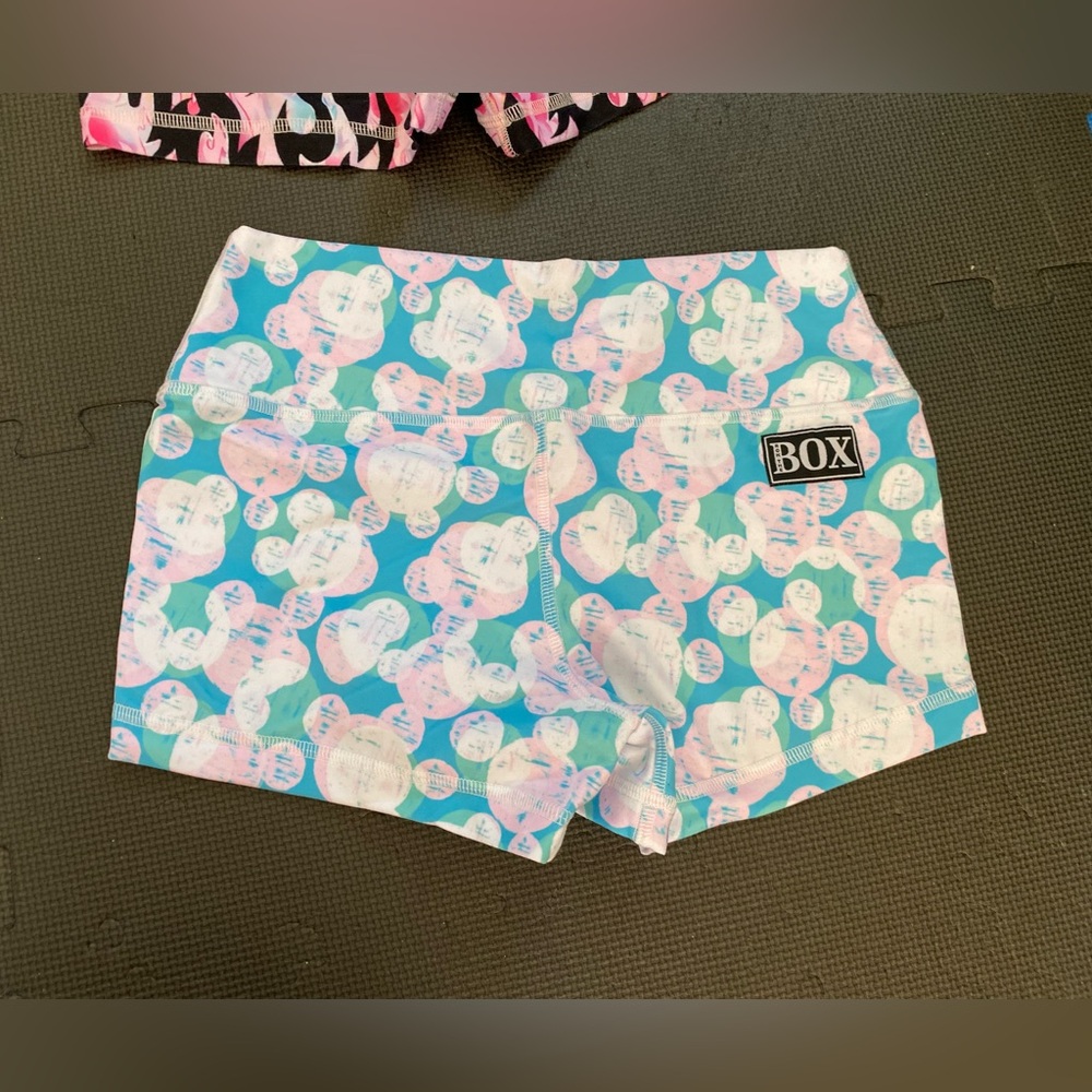 Rok The Box booty shorts, M